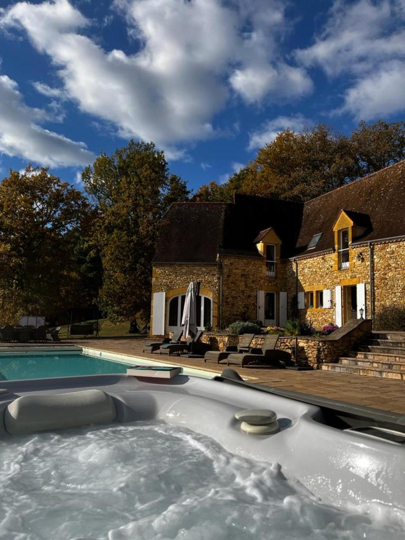 Luxury Chateau W. Pool & Hot Tub In Dordogne Бенак-е-Казнак Екстериор снимка