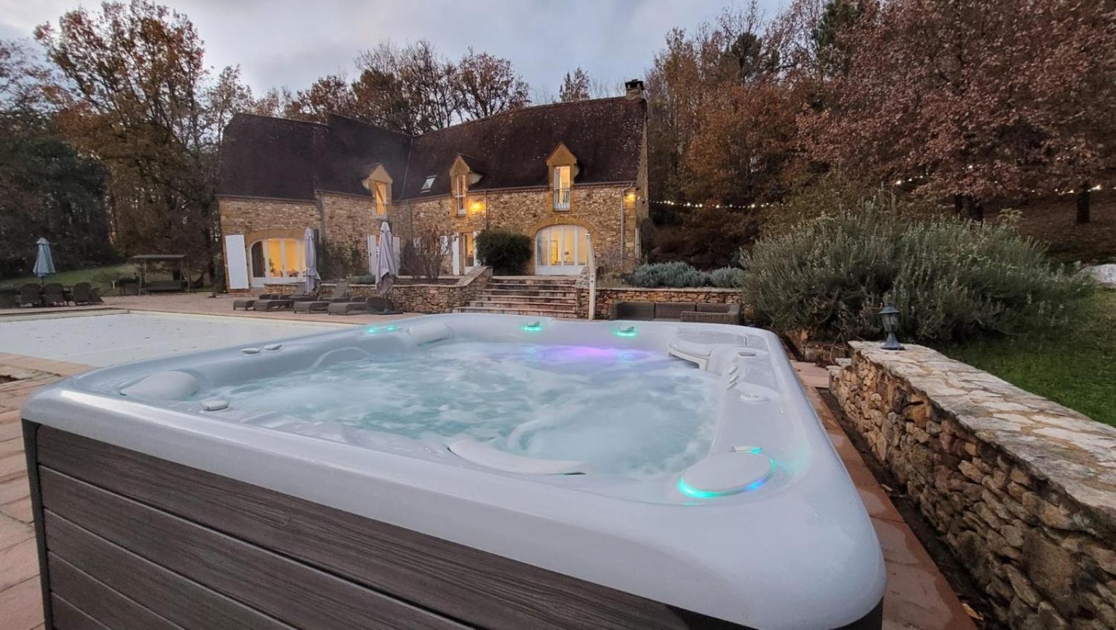 Luxury Chateau W. Pool & Hot Tub In Dordogne Бенак-е-Казнак Екстериор снимка